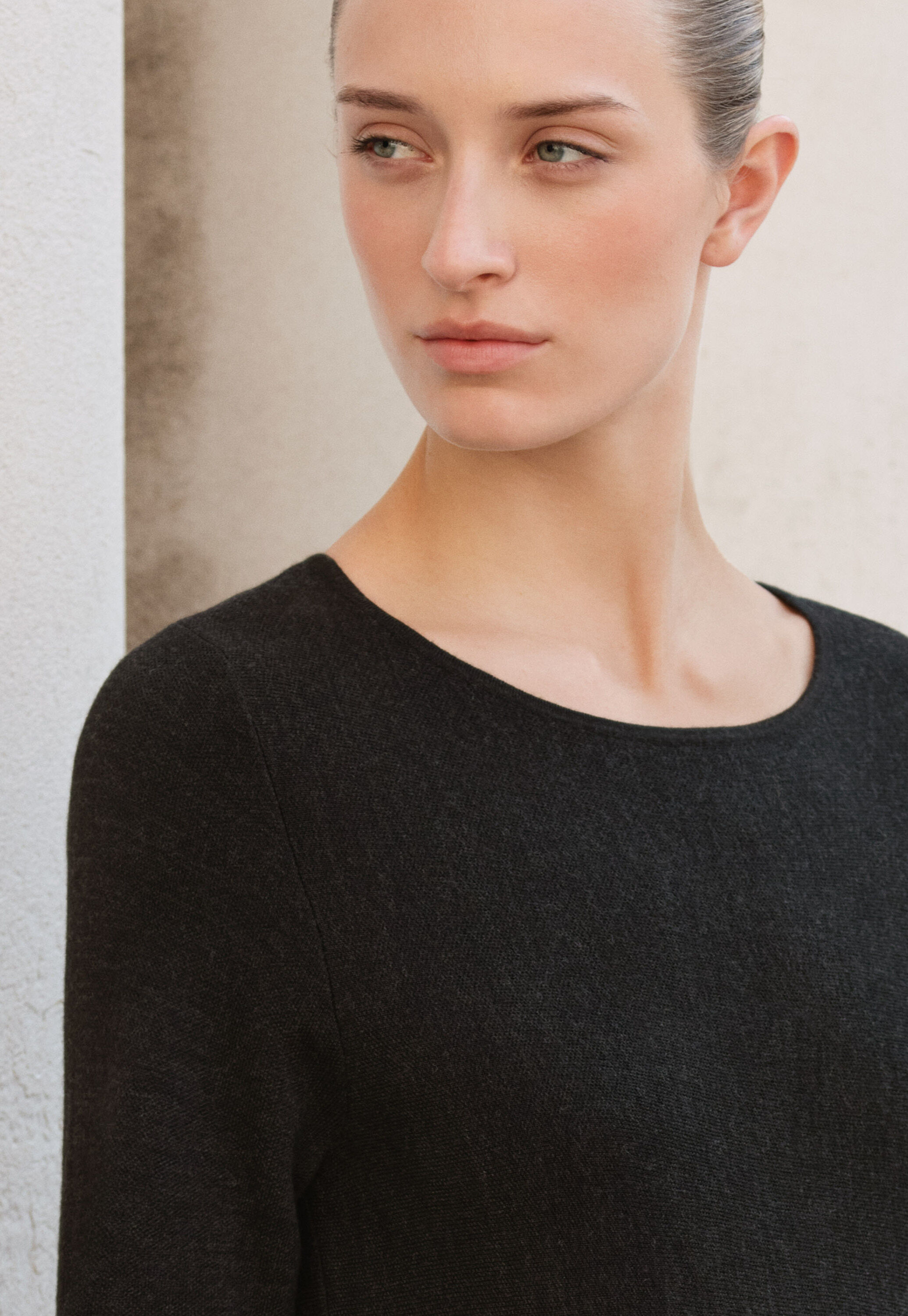 Ausgestelltes Strickkleid