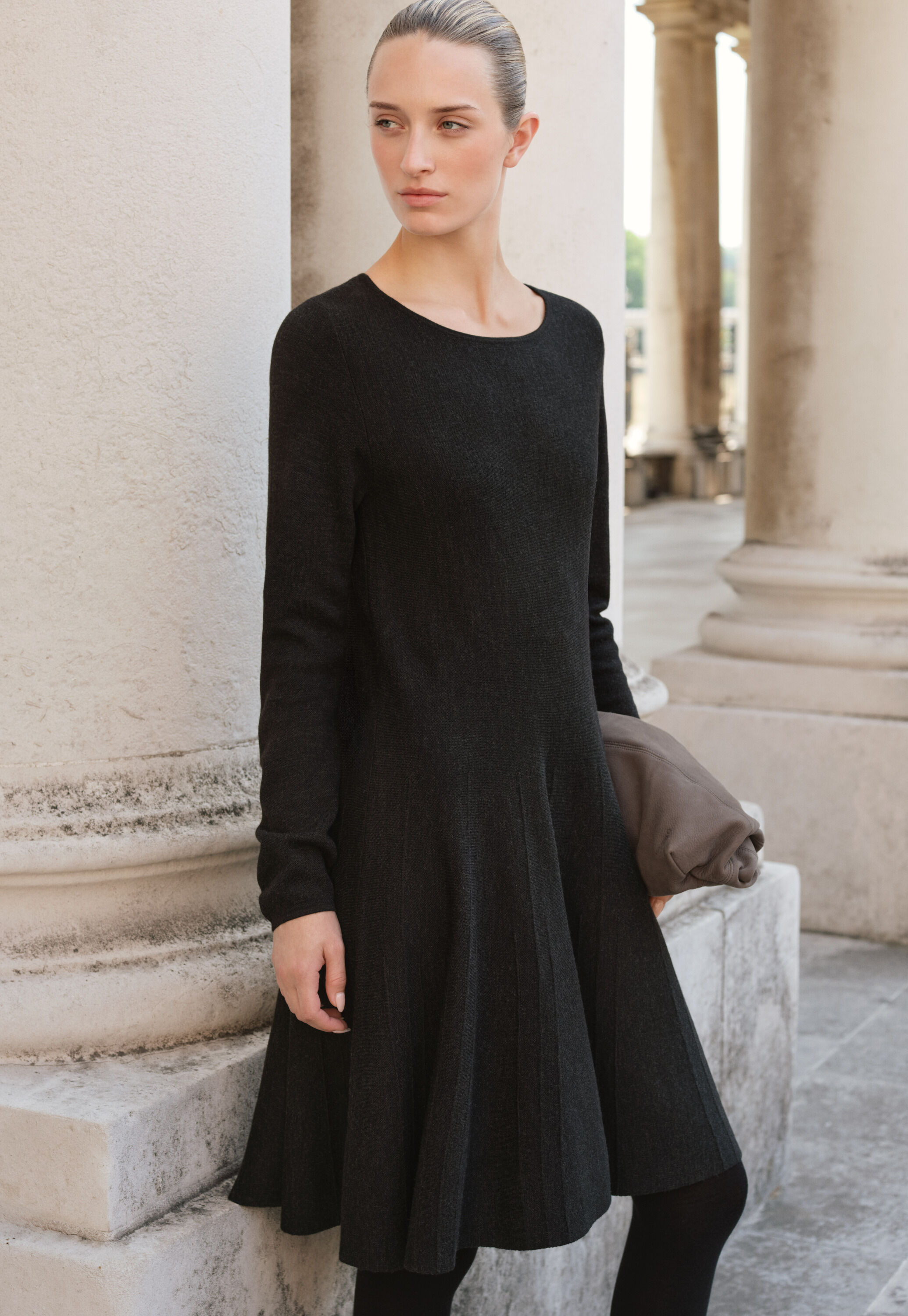 Ausgestelltes Strickkleid