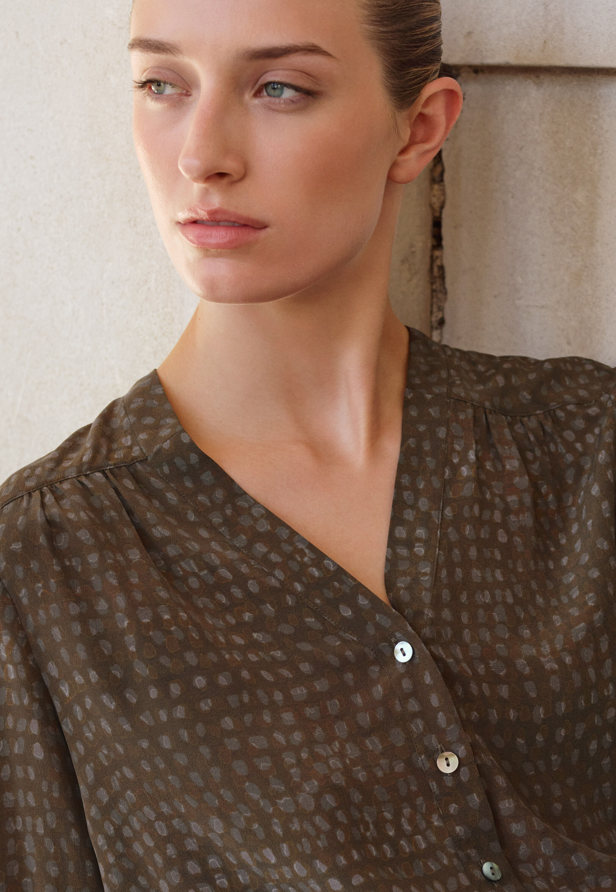 Bedruckte Bluse mit V-Ausschnitt
