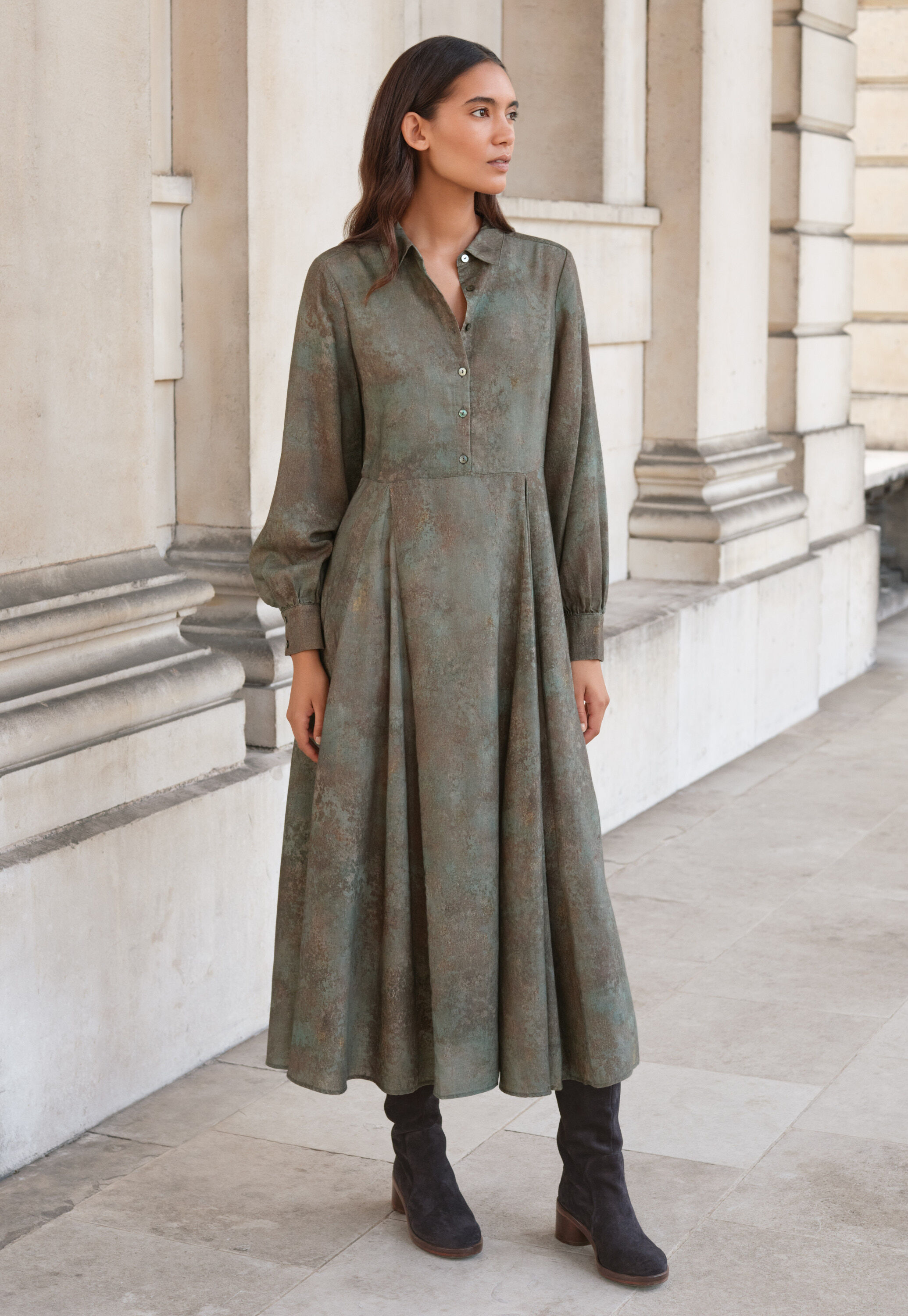 Kleid mit ausgestelltem Saum