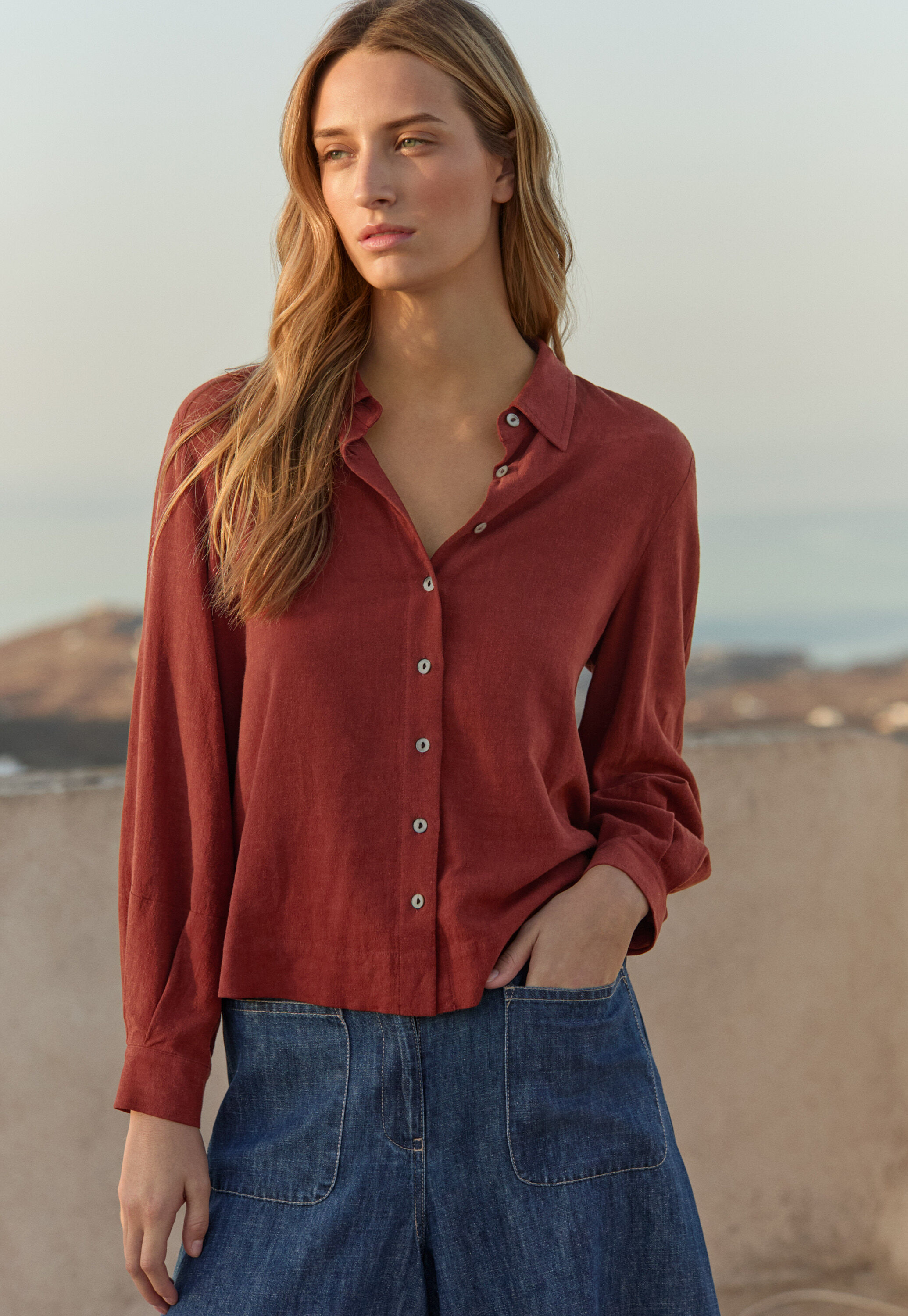 Bluse mit geschwungenen &Auml;rmeln