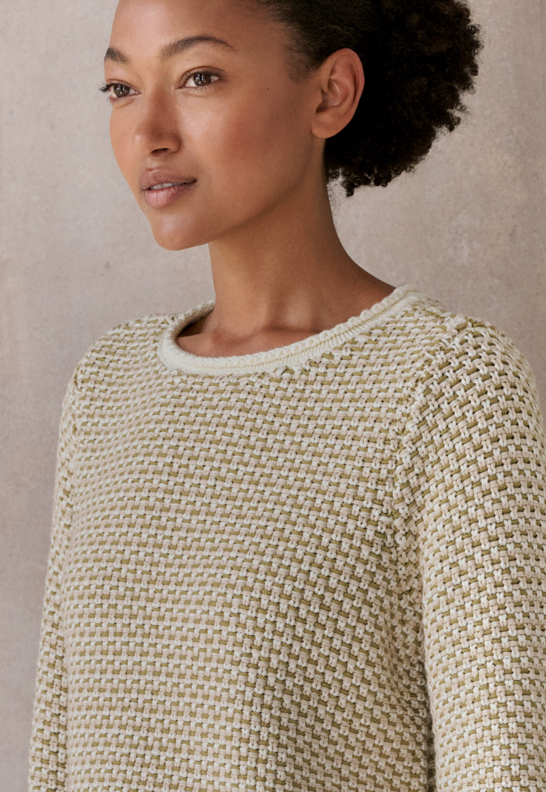 Kastiger Pullover mit Inlaymuster, Creme/Salbei, large