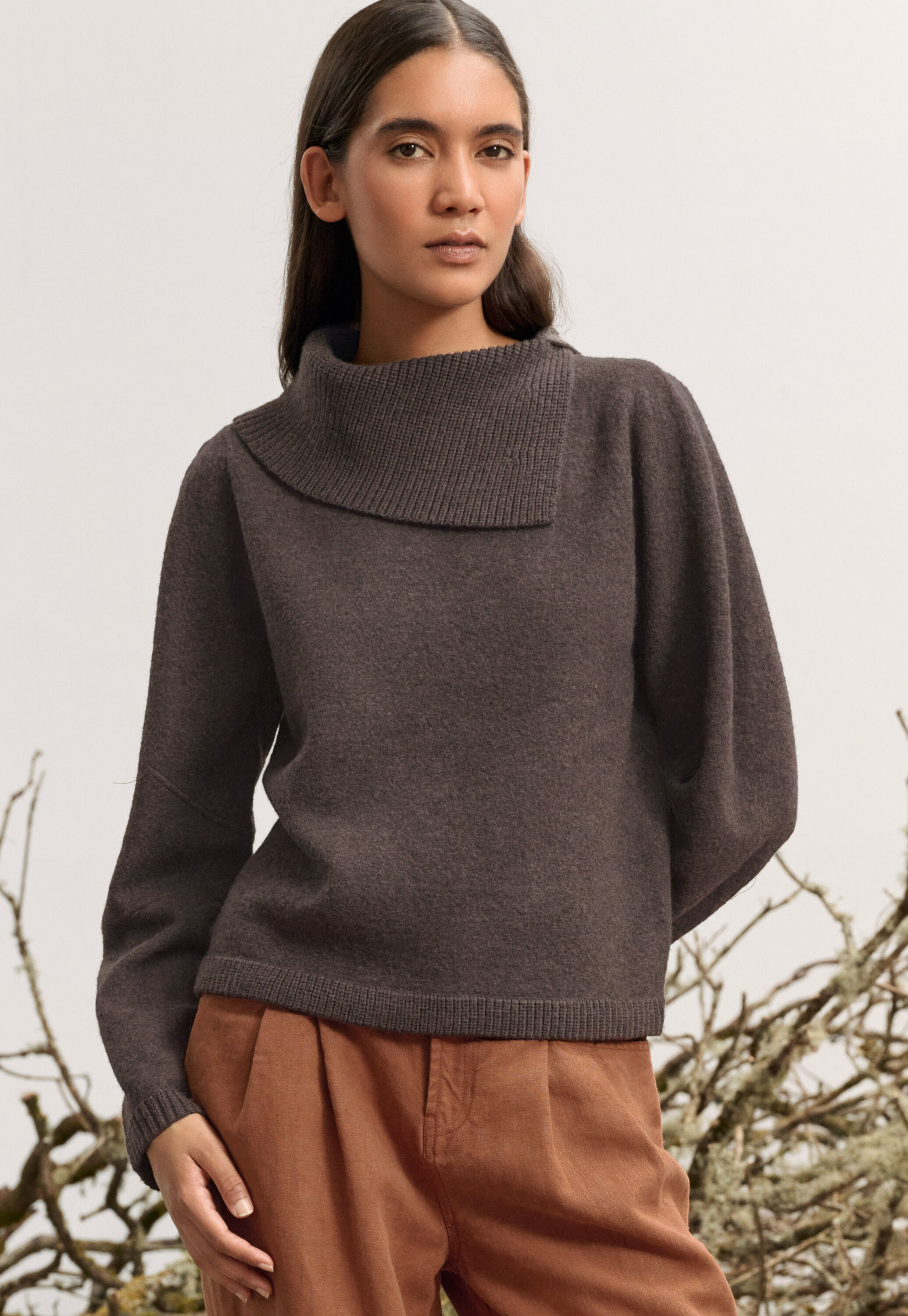 Pullover mit Schlitzkragen