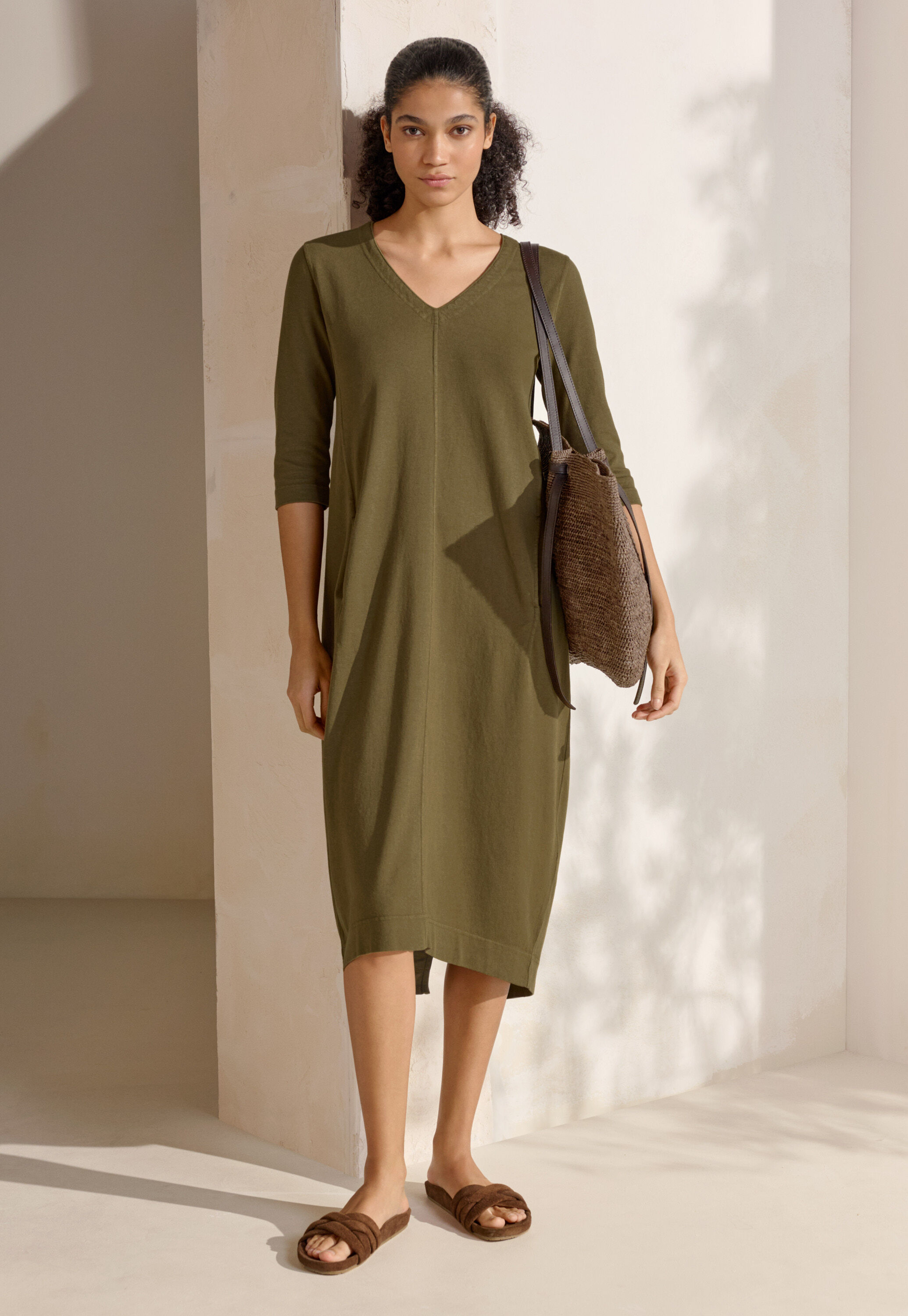 Kleid mit V-Ausschnitt