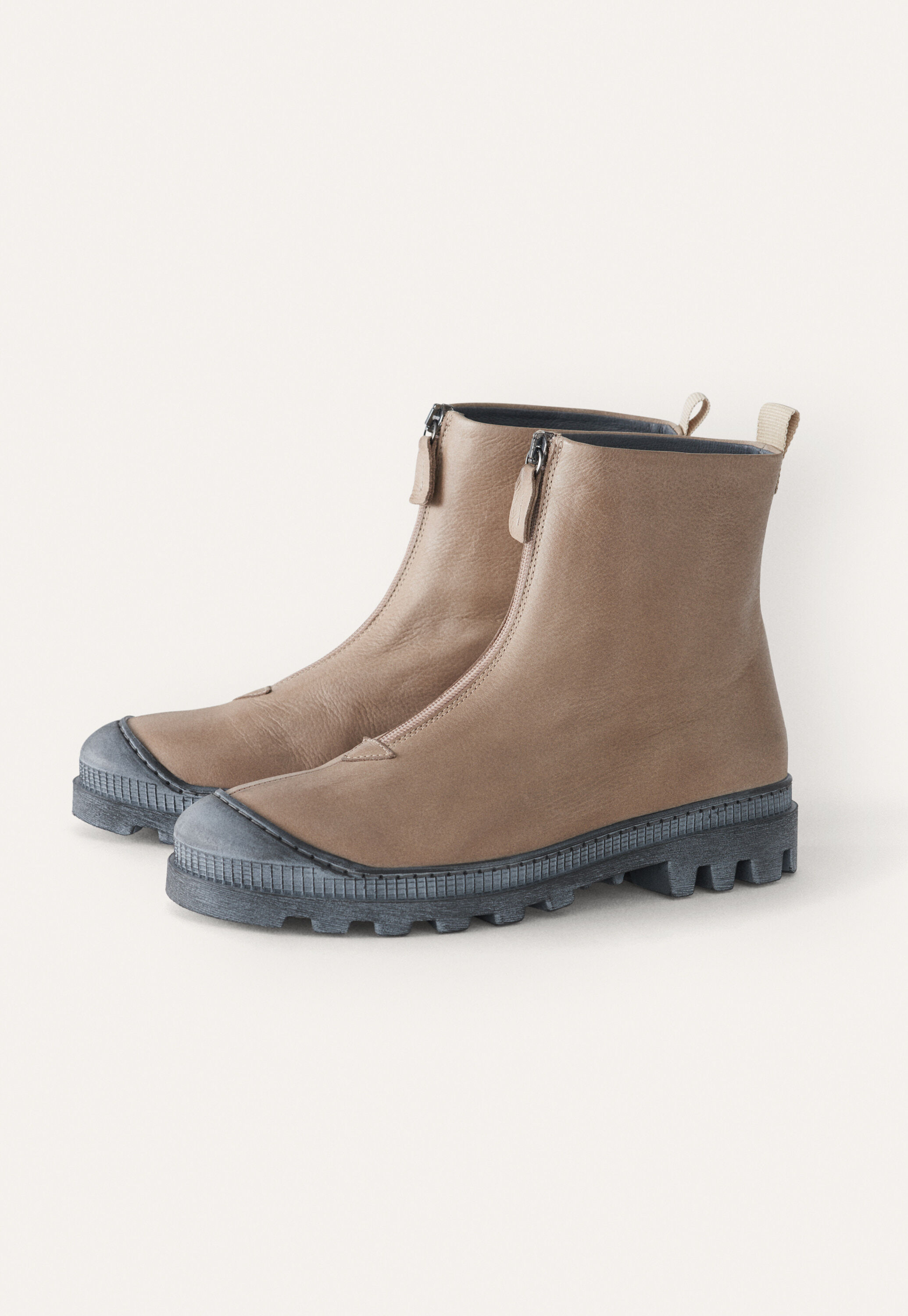 Stiefel mit Frontrei&szlig;verschluss