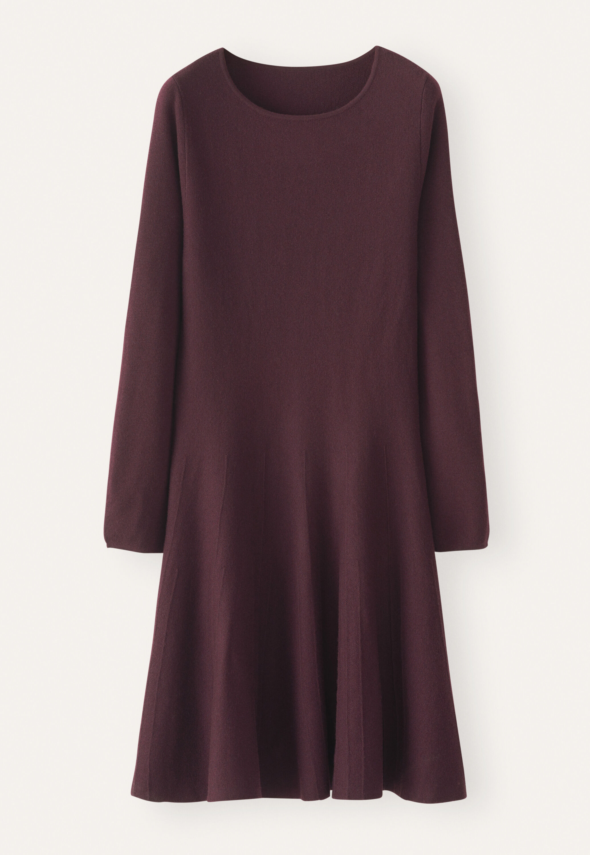Ausgestelltes Strickkleid