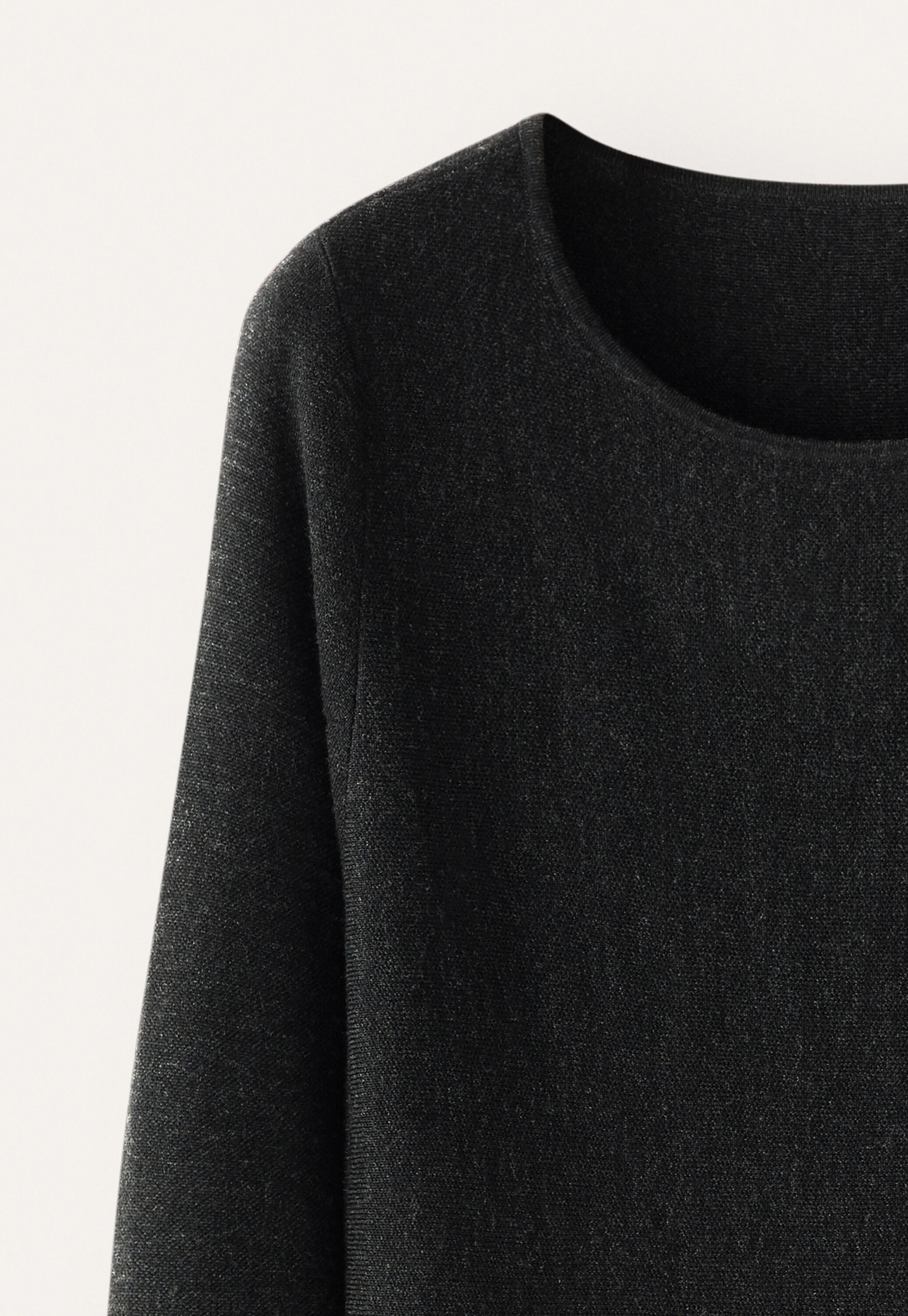 Ausgestelltes Strickkleid