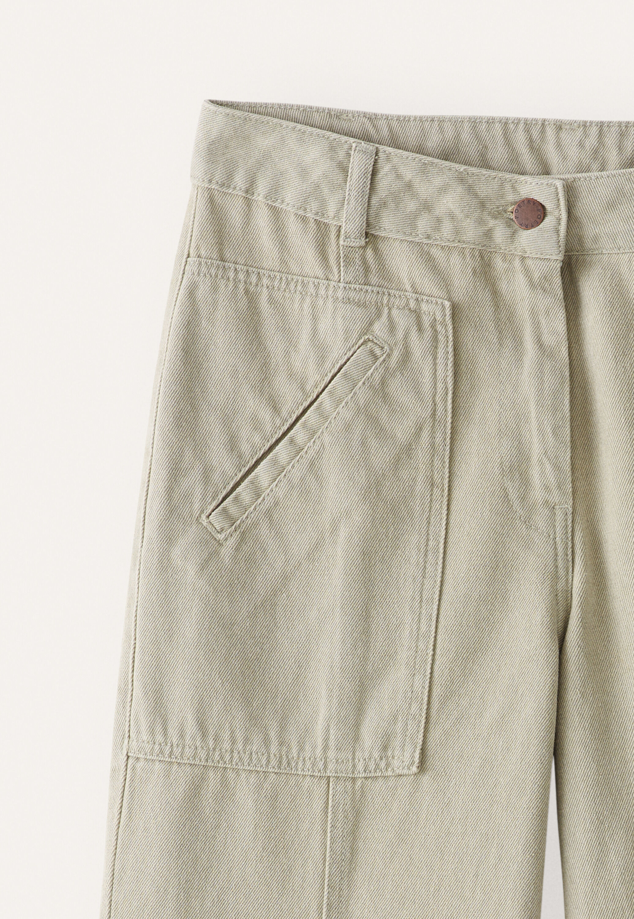 K&uuml;rzere Hose mit Nahtdetail