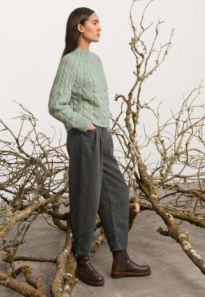 Schmal zulaufende Hose, Kohlschwarz, completeTheLook