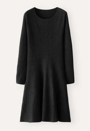 Ausgestelltes Strickkleid, Gewaschenes Schwarz, webstill